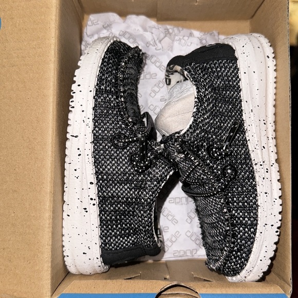 Hey Dude Toddler Size 5 Shoes - Picture 2 of 3